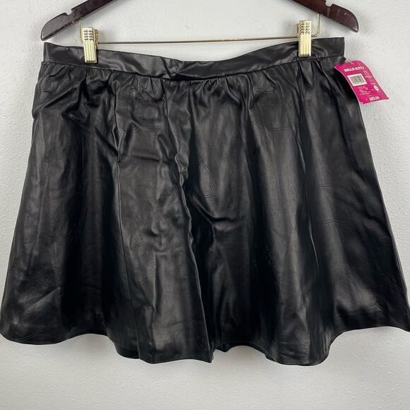 NWT Hello Kitty Faux Leather Black Midi Skirt Size XXL - Picture 1 of 6